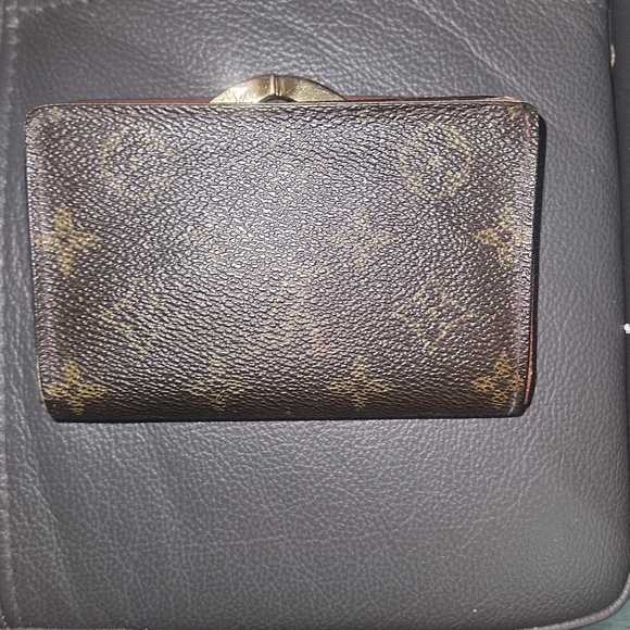 Louis Vuitton LV Deauville Monogram w/ Wallet - Picture 9 of 16